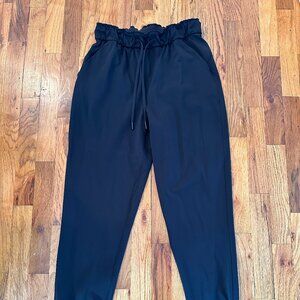Black LuLuLemon Joggers Size 6 - Perfect Condition